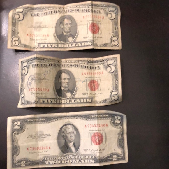 Vintage 5 and 2 dollar bills - Picture 2 of 2